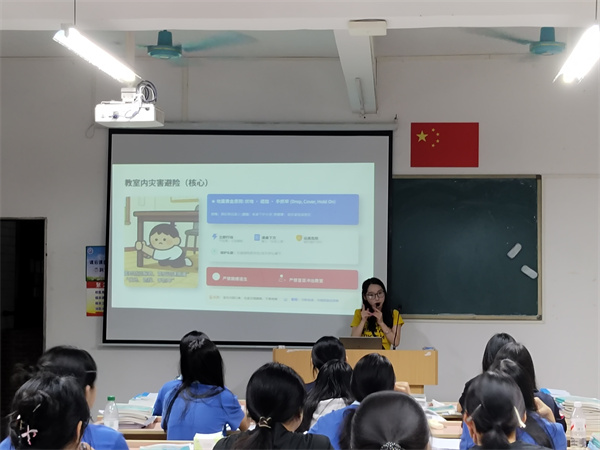 24-邓丽霞-药剂2班-1.jpg